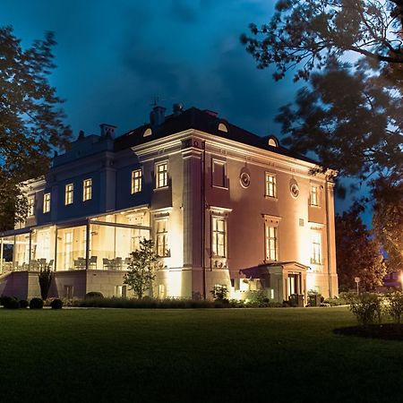 Hotel Jakubus Wilkow  Esterno foto