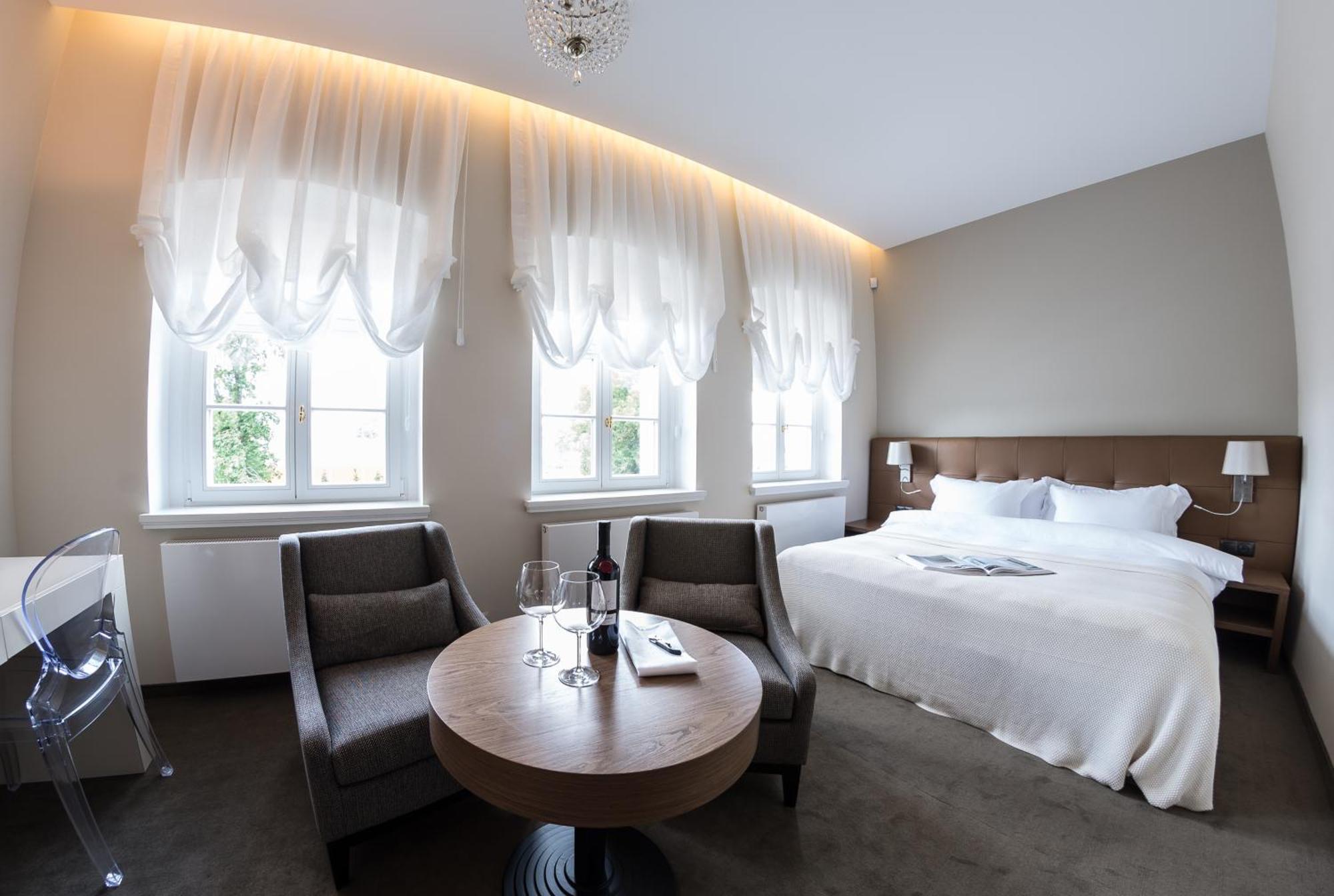 Hotel Jakubus Wilkow  Esterno foto