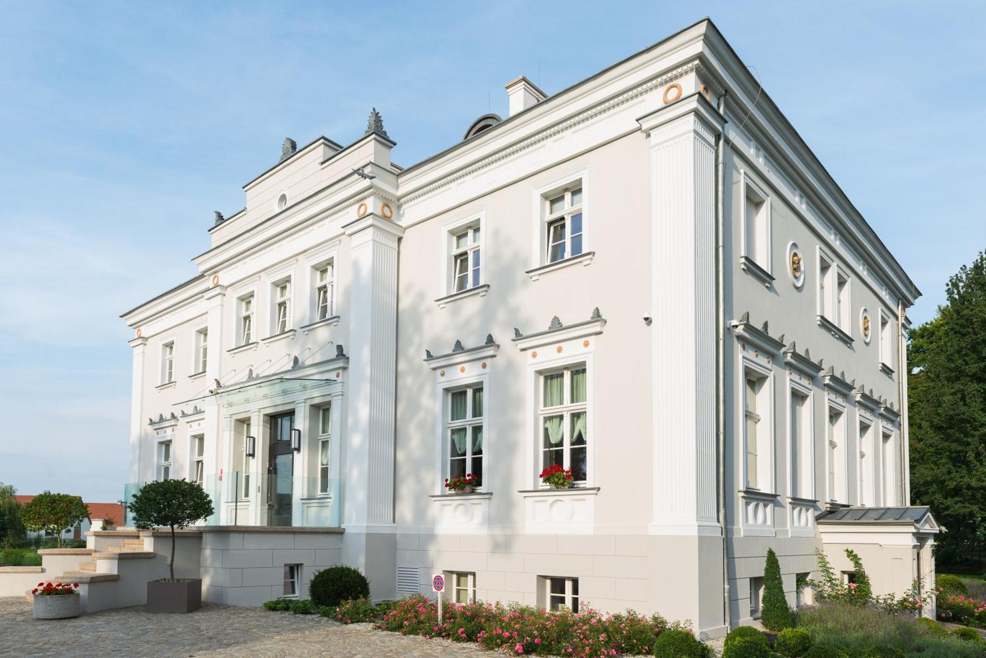 Hotel Jakubus Wilkow  Esterno foto