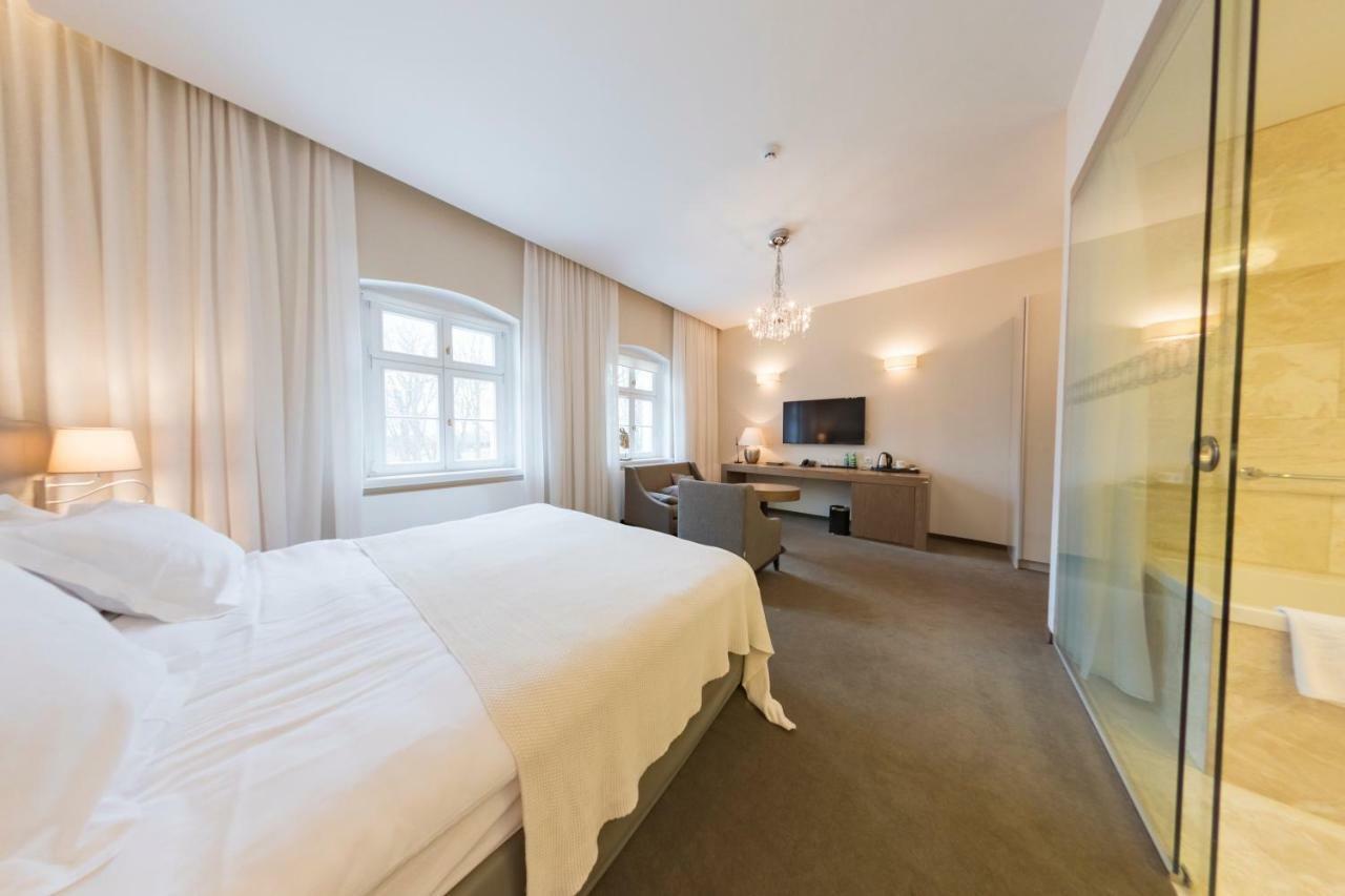 Hotel Jakubus Wilkow  Esterno foto