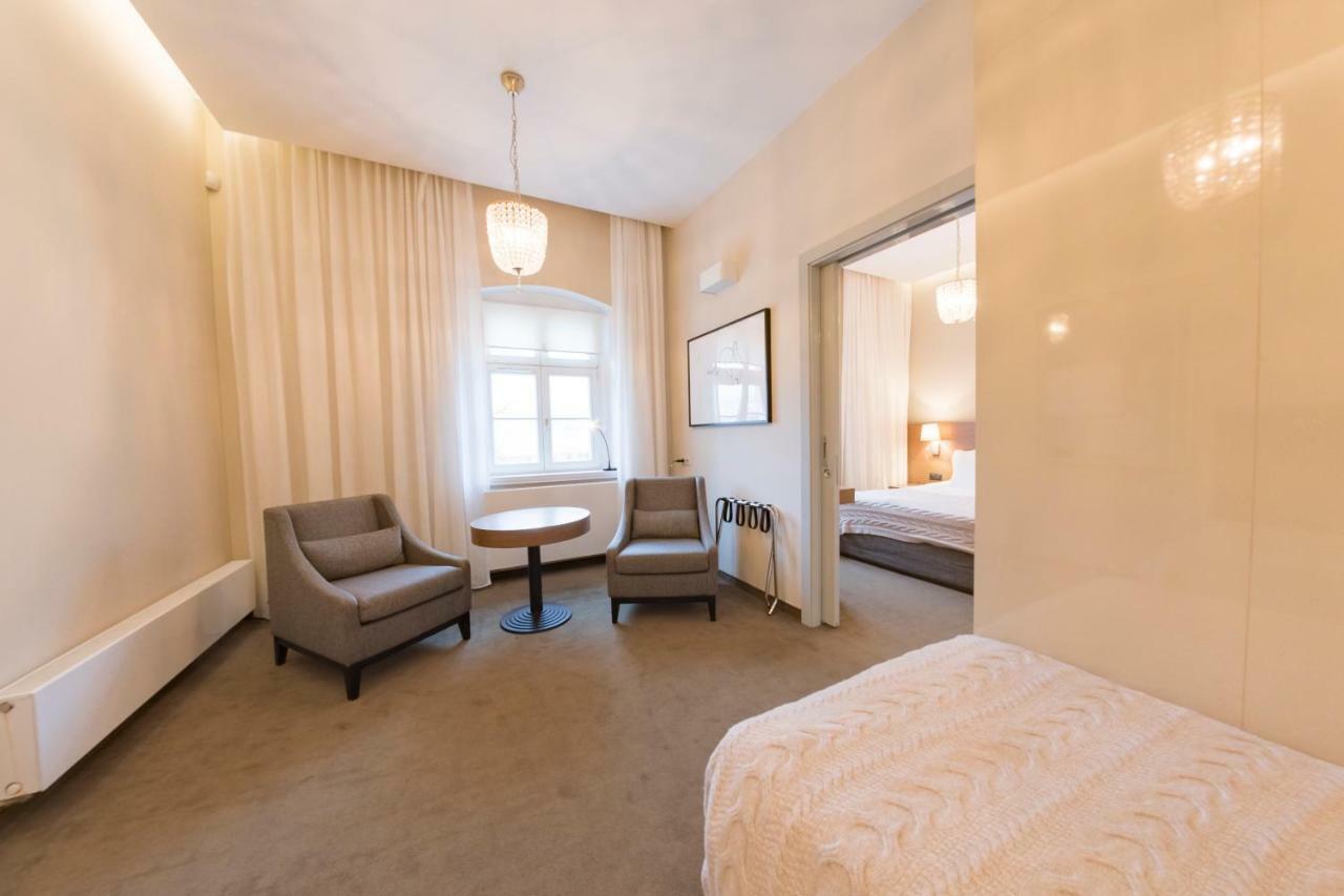 Hotel Jakubus Wilkow  Esterno foto