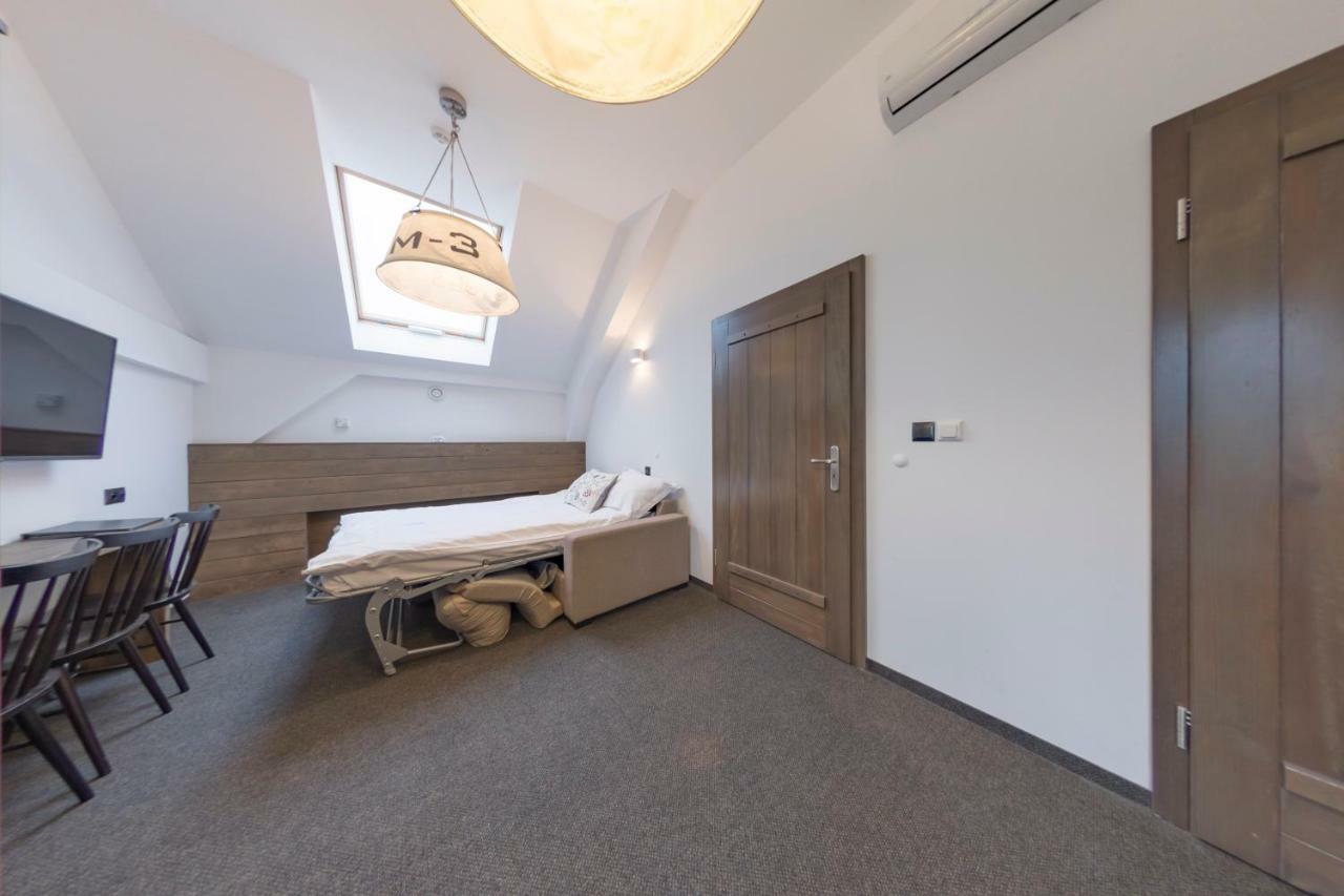 Hotel Jakubus Wilkow  Esterno foto