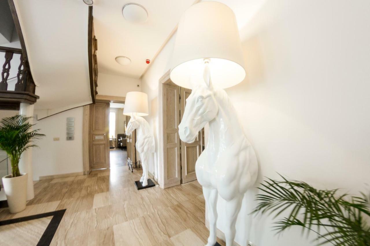 Hotel Jakubus Wilkow  Esterno foto