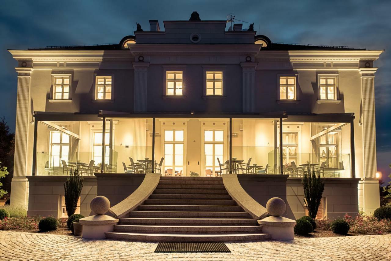 Hotel Jakubus Wilkow  Esterno foto